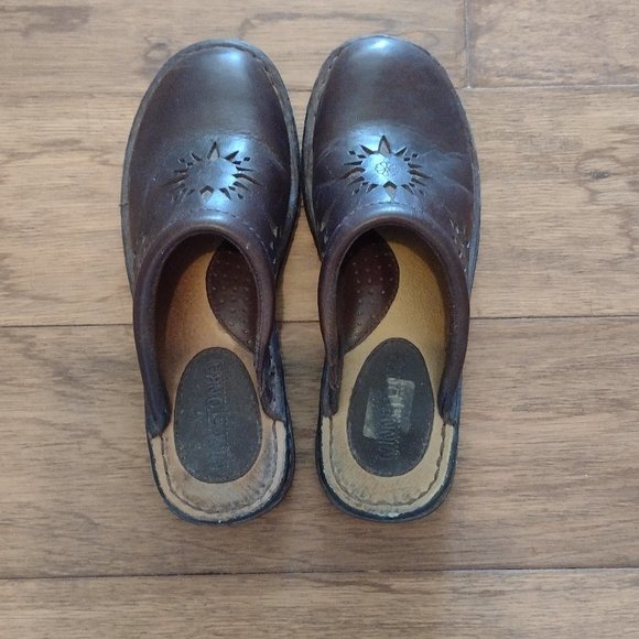 Minnetonka Chocolate Brown Slides Shoe - Picture 1 of 8